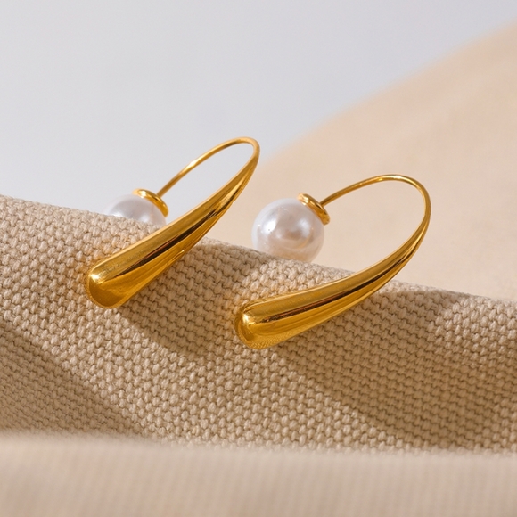 Trendy Pearl Earrings - Picture 3 of 6